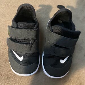Nike black Velcro sneakers for baby/toddler in excellent used condition.